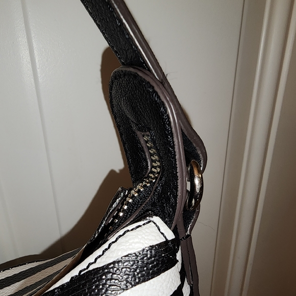 Liz Claiborne Shoulder Bag  🖤EUC🤍 - Picture 6 of 16